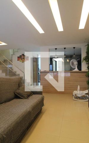 Casa de condomínio à venda com 176m², 4 quartos e 1 vaga Casa de condomínio à venda com 176m², 4 quartos e 1 vagaSala