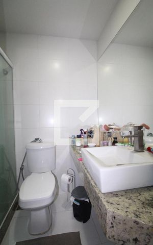 Casa de condomínio à venda com 176m², 4 quartos e 1 vaga Casa de condomínio à venda com 176m², 4 quartos e 1 vagaBanheiro da Suíte 2