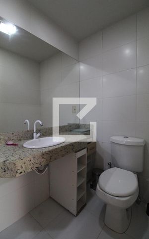 Casa de condomínio à venda com 176m², 4 quartos e 1 vaga Casa de condomínio à venda com 176m², 4 quartos e 1 vagaBanheiro da Suíte 1