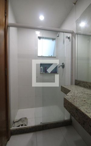 Casa de condomínio à venda com 176m², 4 quartos e 1 vaga Casa de condomínio à venda com 176m², 4 quartos e 1 vagaBanheiro da Suíte 1