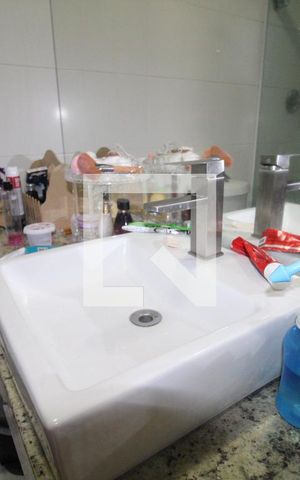 Casa de condomínio à venda com 176m², 4 quartos e 1 vaga Casa de condomínio à venda com 176m², 4 quartos e 1 vagaBanheiro da Suíte 2