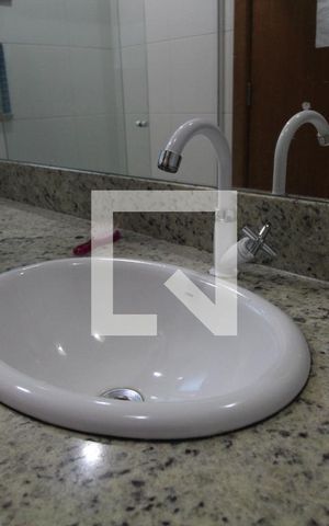 Casa de condomínio à venda com 176m², 4 quartos e 1 vaga Casa de condomínio à venda com 176m², 4 quartos e 1 vagaBanheiro da Suíte 1