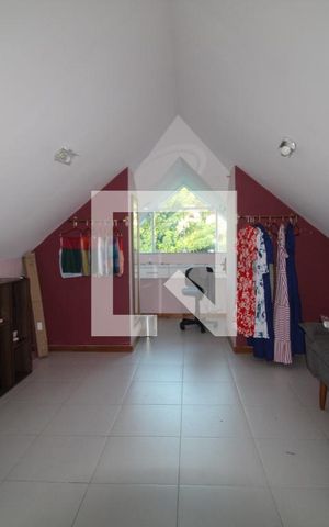 Casa de condomínio à venda com 176m², 4 quartos e 1 vaga Casa de condomínio à venda com 176m², 4 quartos e 1 vagaSótão