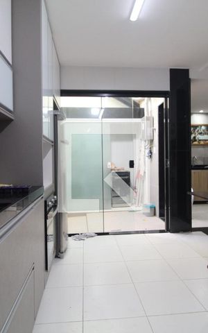 Casa de condomínio à venda com 176m², 4 quartos e 1 vaga Casa de condomínio à venda com 176m², 4 quartos e 1 vagaCozinha e Área de Serviço