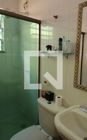 Casa à venda com 191m², 5 quartos e 3 vagasBanheiro 1