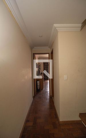 Casa à venda com 183m², 3 quartos e 2 vagas Casa à venda com 183m², 3 quartos e 2 vagasCorredor