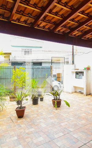 Casa à venda com 102m², 3 quartos e 4 vagas Casa à venda com 102m², 3 quartos e 4 vagasGaragem