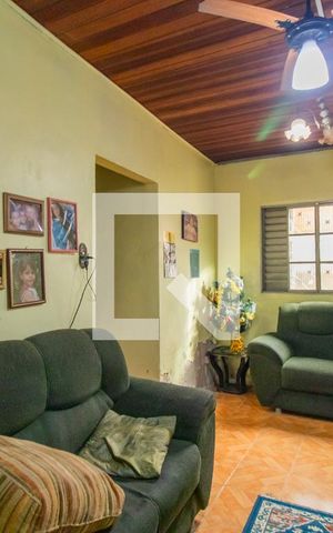 Casa à venda com 178m², 2 quartos e 2 vagas Casa à venda com 178m², 2 quartos e 2 vagasSala