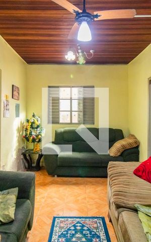 Casa à venda com 178m², 2 quartos e 2 vagas Casa à venda com 178m², 2 quartos e 2 vagasSala