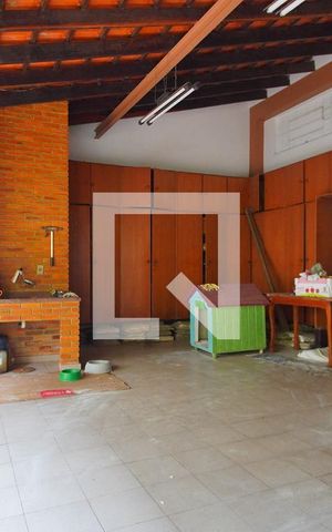 Casa à venda com 300m², 4 quartos e 6 vagasChurrasqueira