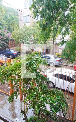 Casa à venda com 300m², 4 quartos e 6 vagasSuíte - Vista