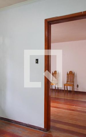 Casa à venda com 300m², 4 quartos e 6 vagasGabinete