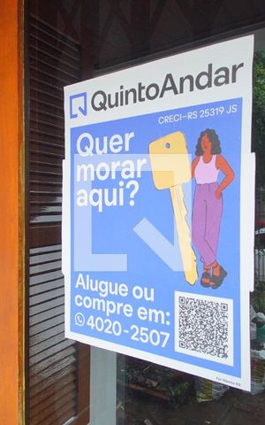 Casa à venda com 300m², 4 quartos e 6 vagasAdesivo