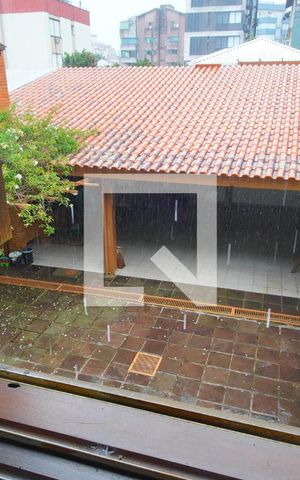 Casa à venda com 300m², 4 quartos e 6 vagasQuarto 3 - Vista