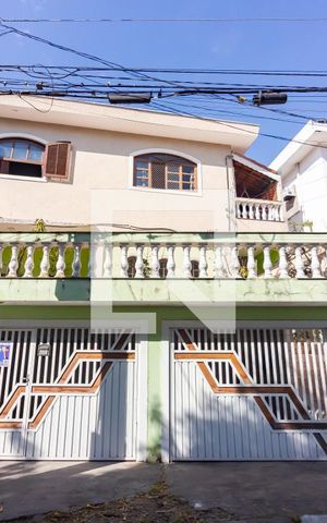 Casa à venda com 310m², 5 quartos e 3 vagas Casa à venda com 310m², 5 quartos e 3 vagasFachada