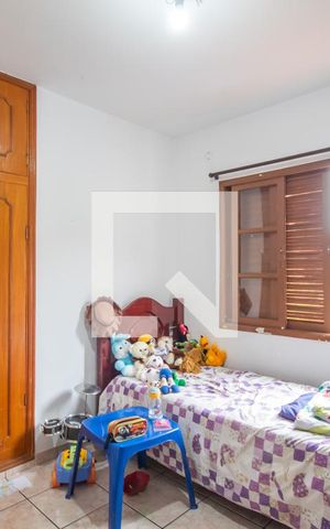 Casa à venda com 310m², 5 quartos e 3 vagas Casa à venda com 310m², 5 quartos e 3 vagasQuarto 2