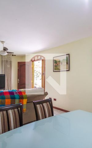 Casa à venda com 310m², 5 quartos e 3 vagas Casa à venda com 310m², 5 quartos e 3 vagasSala