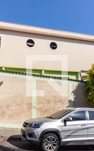 Casa à venda com 310m², 5 quartos e 3 vagas Casa à venda com 310m², 5 quartos e 3 vagasFachada