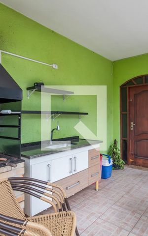 Casa à venda com 310m², 5 quartos e 3 vagas Casa à venda com 310m², 5 quartos e 3 vagasChurrasqueira