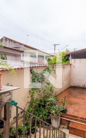 Casa à venda com 310m², 5 quartos e 3 vagas Casa à venda com 310m², 5 quartos e 3 vagasVaranda