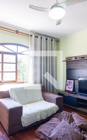 Casa à venda com 310m², 5 quartos e 3 vagas Casa à venda com 310m², 5 quartos e 3 vagasSala 2