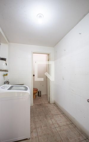 Casa à venda com 310m², 5 quartos e 3 vagas Casa à venda com 310m², 5 quartos e 3 vagasÁrea de Serviço