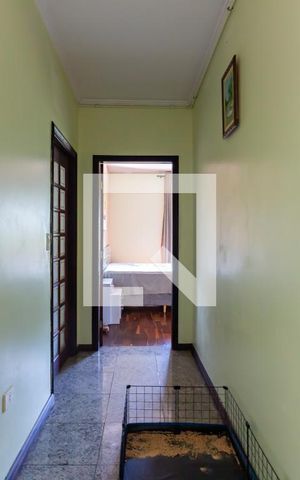Casa à venda com 310m², 5 quartos e 3 vagas Casa à venda com 310m², 5 quartos e 3 vagasCorredor