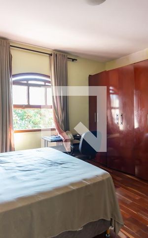 Casa à venda com 310m², 5 quartos e 3 vagas Casa à venda com 310m², 5 quartos e 3 vagasSuíte