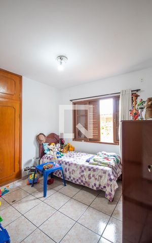 Casa à venda com 310m², 5 quartos e 3 vagas Casa à venda com 310m², 5 quartos e 3 vagasQuarto 2