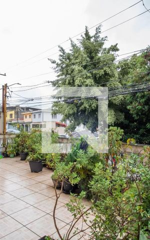 Casa à venda com 310m², 5 quartos e 3 vagas Casa à venda com 310m², 5 quartos e 3 vagasVaranda