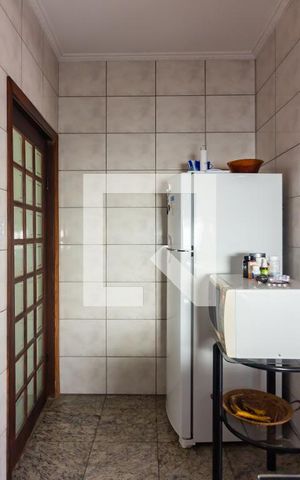 Casa à venda com 310m², 5 quartos e 3 vagas Casa à venda com 310m², 5 quartos e 3 vagasCozinha 2