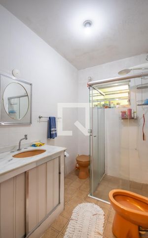Casa à venda com 310m², 5 quartos e 3 vagas Casa à venda com 310m², 5 quartos e 3 vagasBanheiro