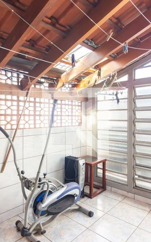 Casa à venda com 310m², 5 quartos e 3 vagas Casa à venda com 310m², 5 quartos e 3 vagasÁrea de Serviço