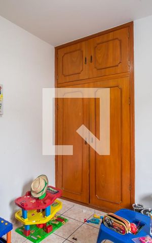 Casa à venda com 310m², 5 quartos e 3 vagas Casa à venda com 310m², 5 quartos e 3 vagasQuarto 2