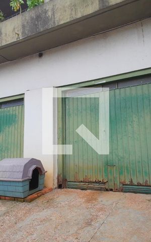 Casa à venda com 300m², 3 quartos e 3 vagasGaragem - Fachada