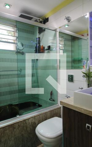 Apartamento à venda com 70m², 2 quartos e 2 vagasBanheiro comum