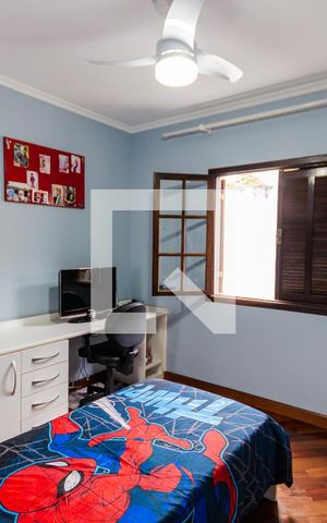 Casa à venda com 185m², 4 quartos e 4 vagas Casa à venda com 185m², 4 quartos e 4 vagasSuíte 2