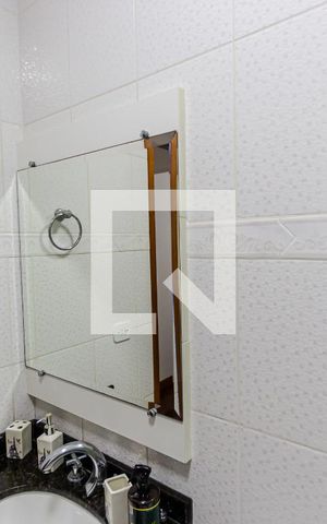 Casa à venda com 185m², 4 quartos e 4 vagas Casa à venda com 185m², 4 quartos e 4 vagasBanheiro Social