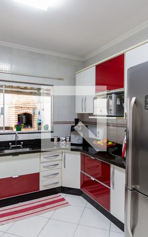 Casa à venda com 185m², 4 quartos e 4 vagas Casa à venda com 185m², 4 quartos e 4 vagasCozinha