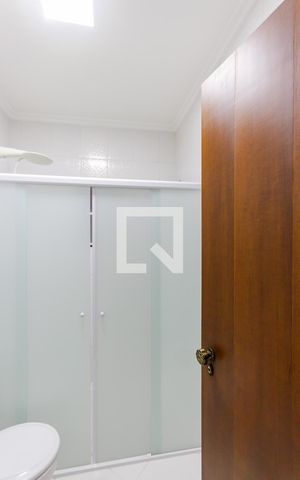 Casa à venda com 185m², 4 quartos e 4 vagas Casa à venda com 185m², 4 quartos e 4 vagasBanheiro Social