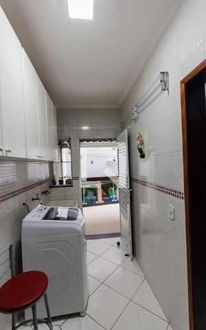 Casa à venda com 185m², 4 quartos e 4 vagas Casa à venda com 185m², 4 quartos e 4 vagasÁrea de Serviço