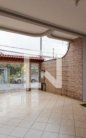 Casa à venda com 185m², 4 quartos e 4 vagas Casa à venda com 185m², 4 quartos e 4 vagasGaragem
