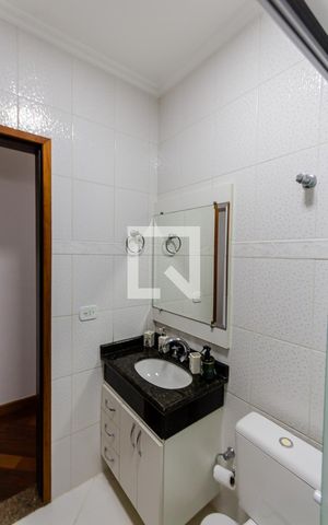 Casa à venda com 185m², 4 quartos e 4 vagas Casa à venda com 185m², 4 quartos e 4 vagasBanheiro Social