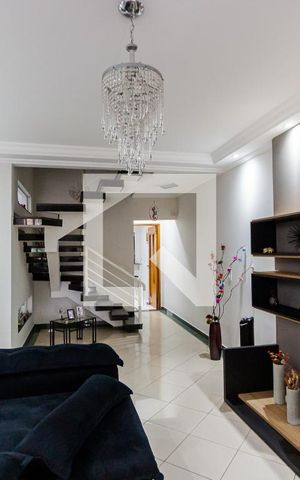 Casa à venda com 185m², 4 quartos e 4 vagas Casa à venda com 185m², 4 quartos e 4 vagasSala