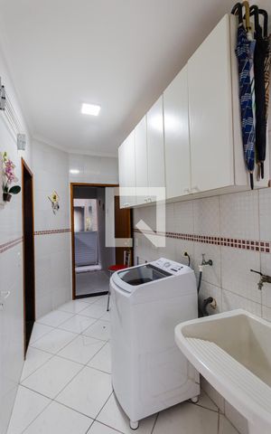Casa à venda com 185m², 4 quartos e 4 vagas Casa à venda com 185m², 4 quartos e 4 vagasÁrea de Serviço