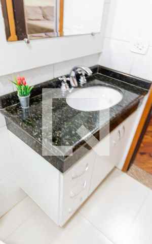 Casa à venda com 185m², 4 quartos e 4 vagas Casa à venda com 185m², 4 quartos e 4 vagasPia Banheiro da Suíte 1