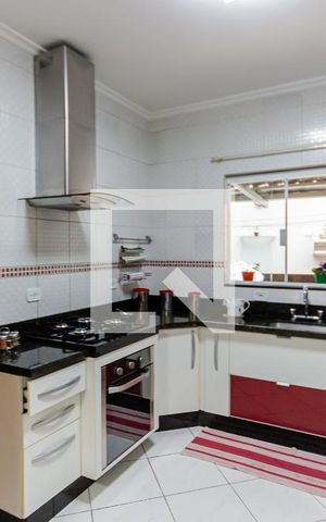Casa à venda com 185m², 4 quartos e 4 vagas Casa à venda com 185m², 4 quartos e 4 vagasCozinha