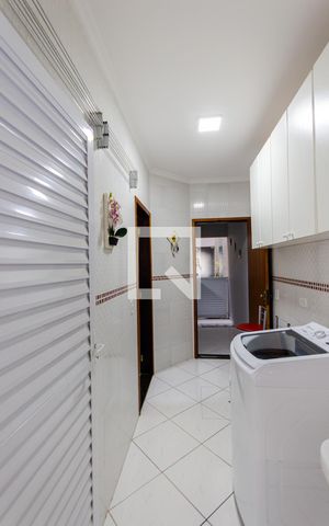 Casa à venda com 185m², 4 quartos e 4 vagas Casa à venda com 185m², 4 quartos e 4 vagasÁrea de Serviço