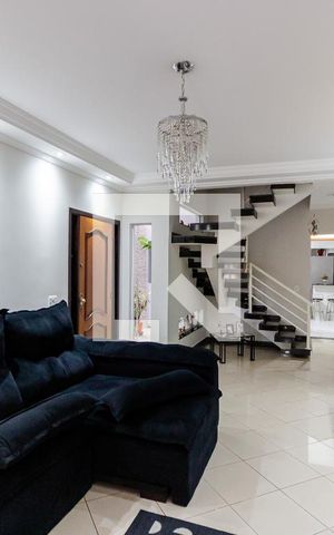 Casa à venda com 185m², 4 quartos e 4 vagas Casa à venda com 185m², 4 quartos e 4 vagasSala