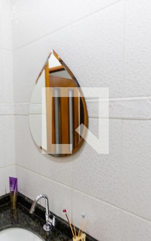 Casa à venda com 185m², 4 quartos e 4 vagas Casa à venda com 185m², 4 quartos e 4 vagasEspelho Lavabo